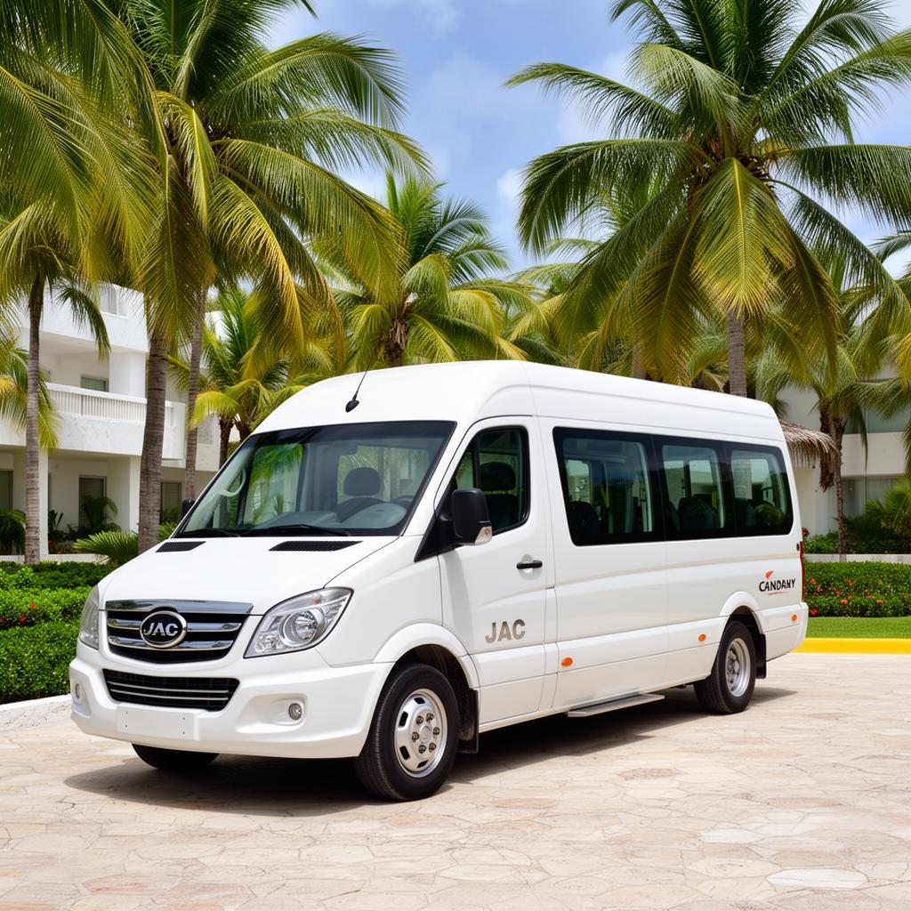 Van JAC della flotta AGM per traslado privato a Cancún Zona Hotelera